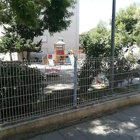 Friendly Well Located Family ספליט